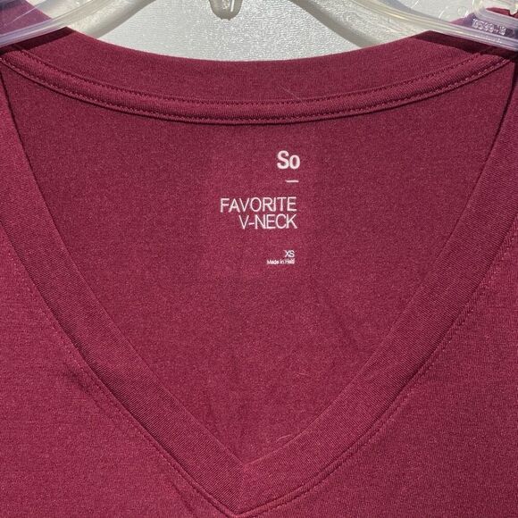 So Women's Burgundy Long Sleeve Favorite V-Neck T-shirt XS NWT - Picture 3 of 6